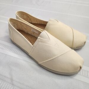 Cloudwalkers by Avenue natural Slip on Regan size 11W New in box